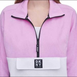 DKNY SPORTS 1/2 ZIP ENVELOPE POCKET PULLOVER PINK